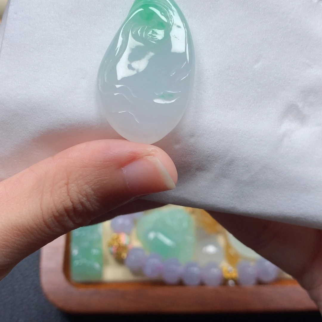 颈饰未镶嵌翡翠闪