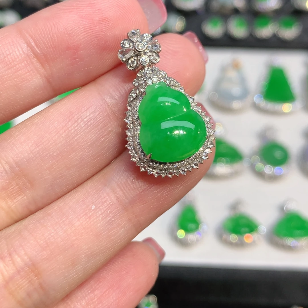 翡翠18K金镶嵌颈饰