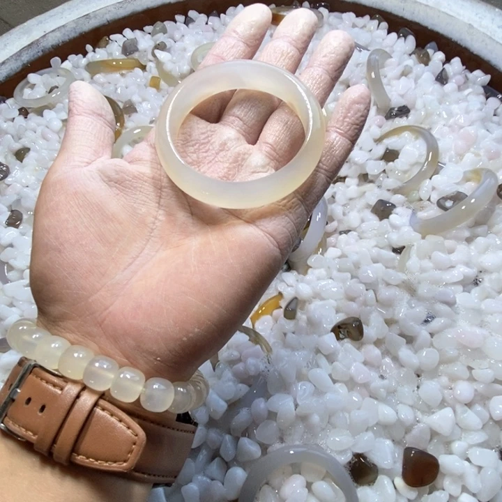 玛瑙/玉髓手镯未镶嵌