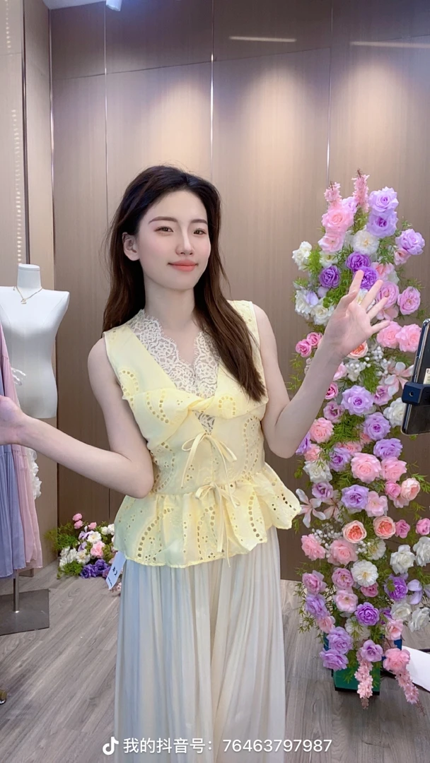 小短款 扭结仿绣花 蕾丝小衫v领无袖背心2025年夏装新品时尚显瘦