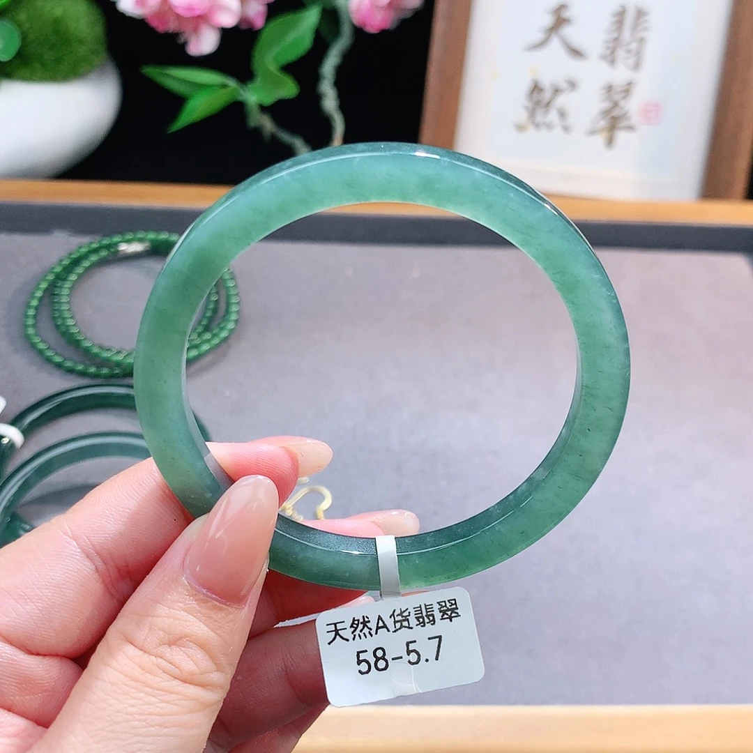 未镶嵌手镯（圆镯）翡翠