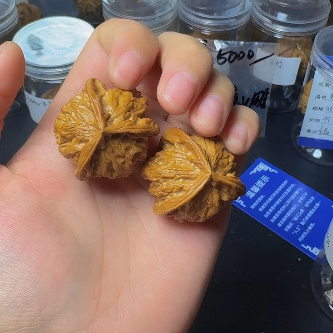 罗***果吊坠文玩核桃盘山三棱文玩核桃