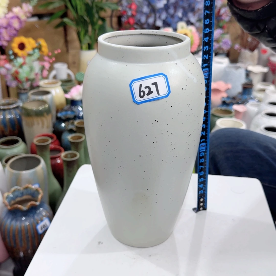 627号陶瓷高25厘米瑕疵一个