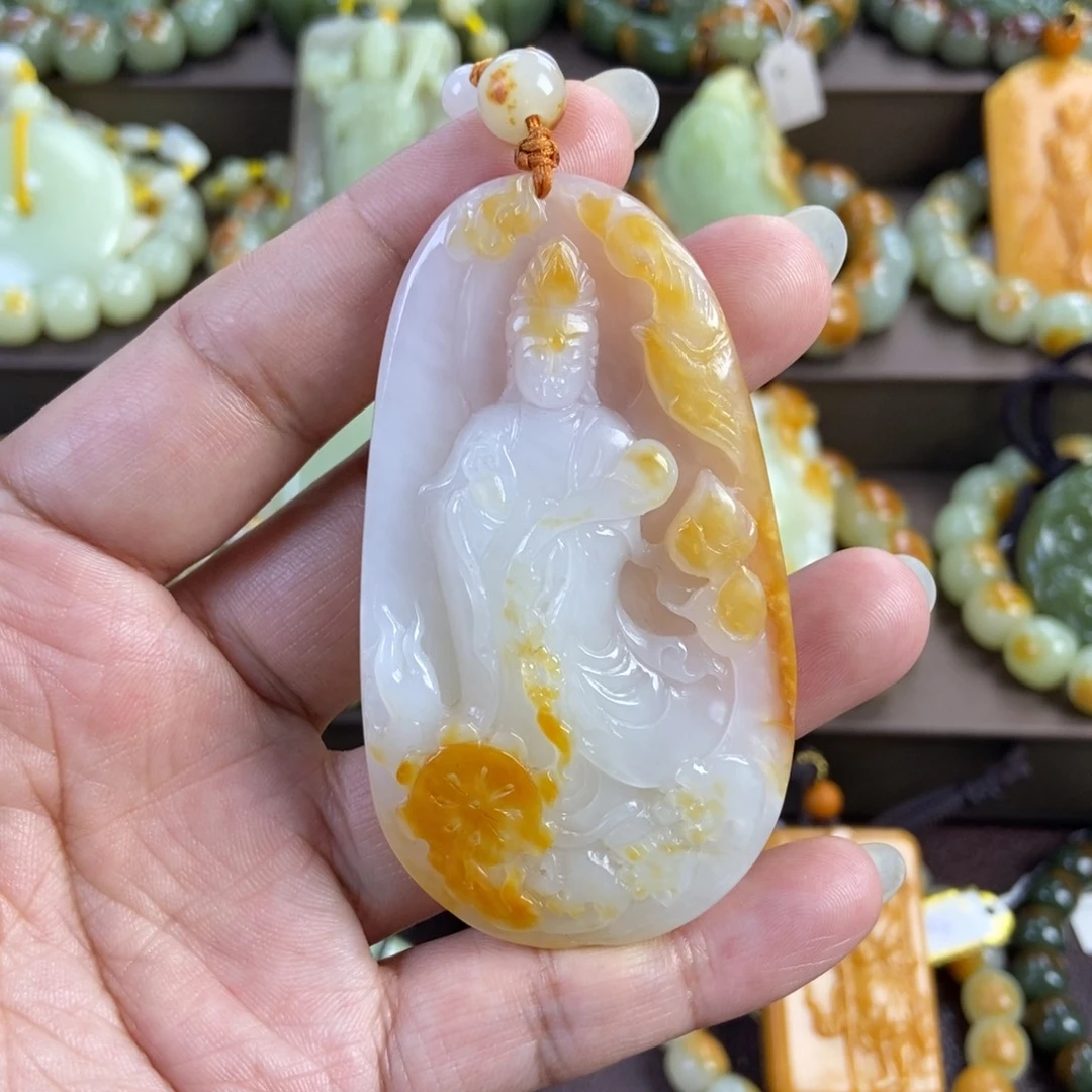 翩***音透闪石质玉未镶嵌颈饰