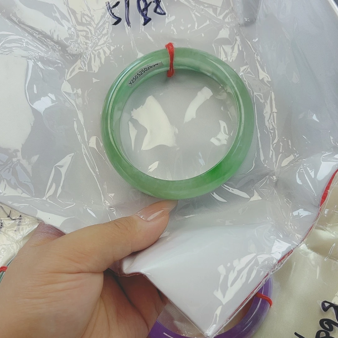 翡翠手镯未镶嵌微包容120
