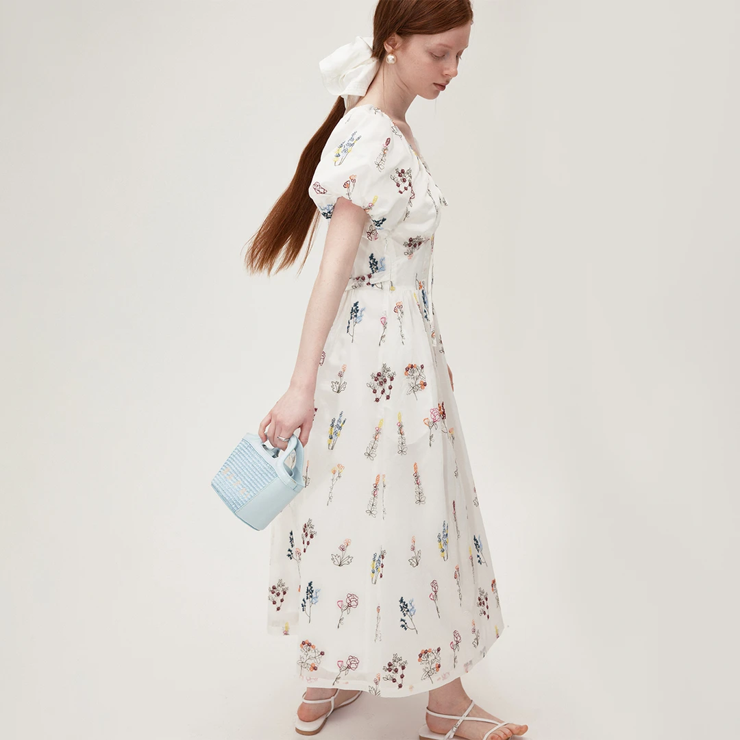 【直播】范洛如仙如雾 “ 彩线满版绣花”花苞袖连衣裙FX24L077