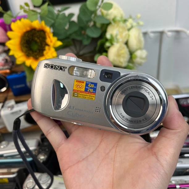 95新 Sony/索尼 索尼p73x自备电池读卡器福利价复古出片送相机包