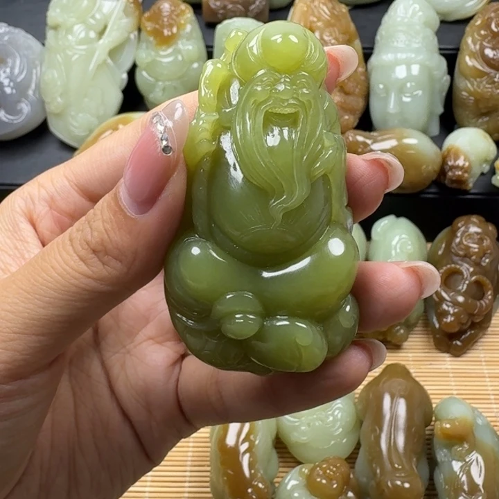 风***衣和田玉未镶嵌把件