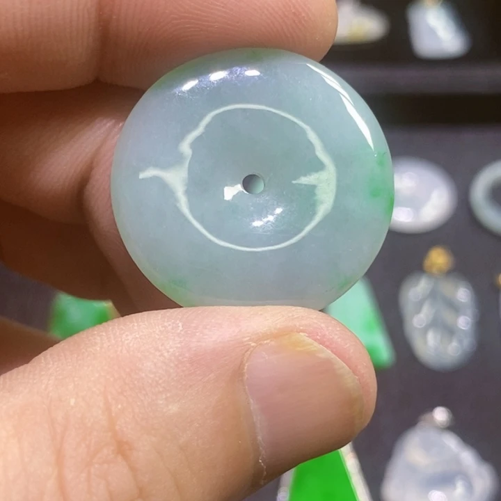 翡翠18K金镶嵌颈饰缅甸