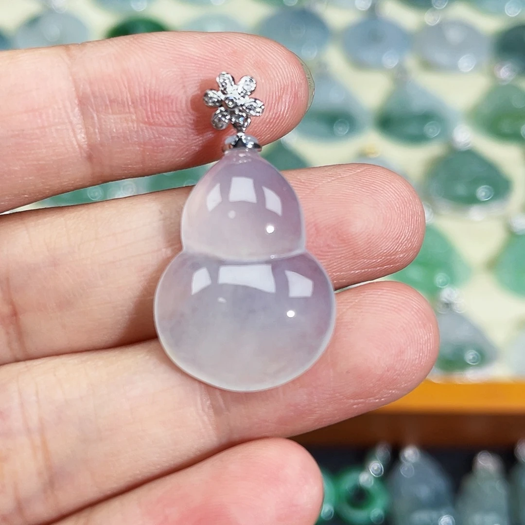 翡翠18K金镶嵌颈饰吊坠