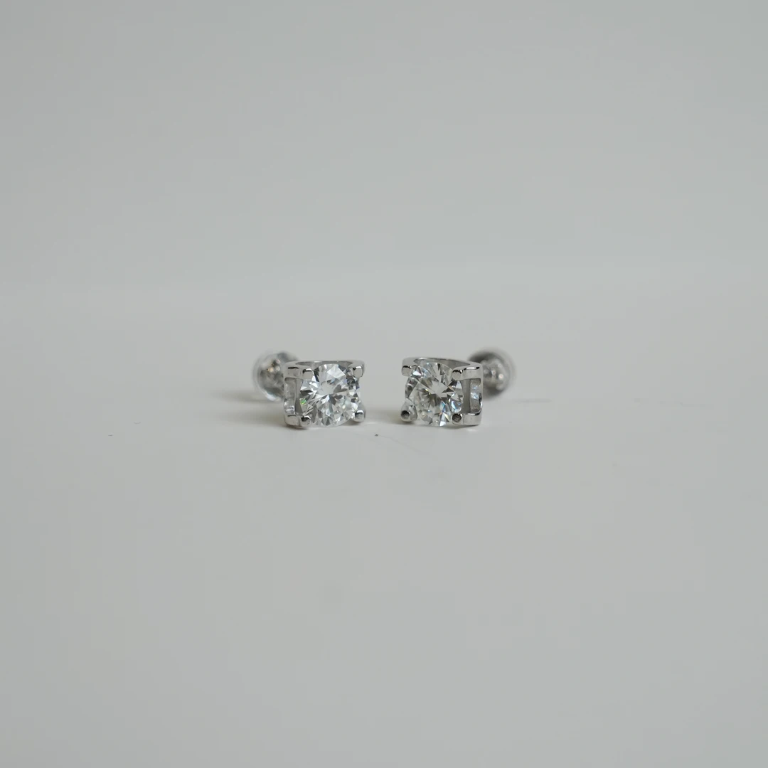 925银莫桑石耳饰 银饰耳钉镶嵌莫桑钻牛头耳钉一克拉 1