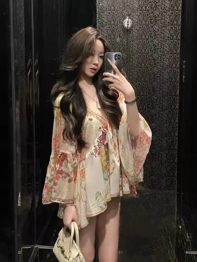 177夏季新款法式复古V领印花重工烫钻显瘦设计感休闲长袖T恤上衣