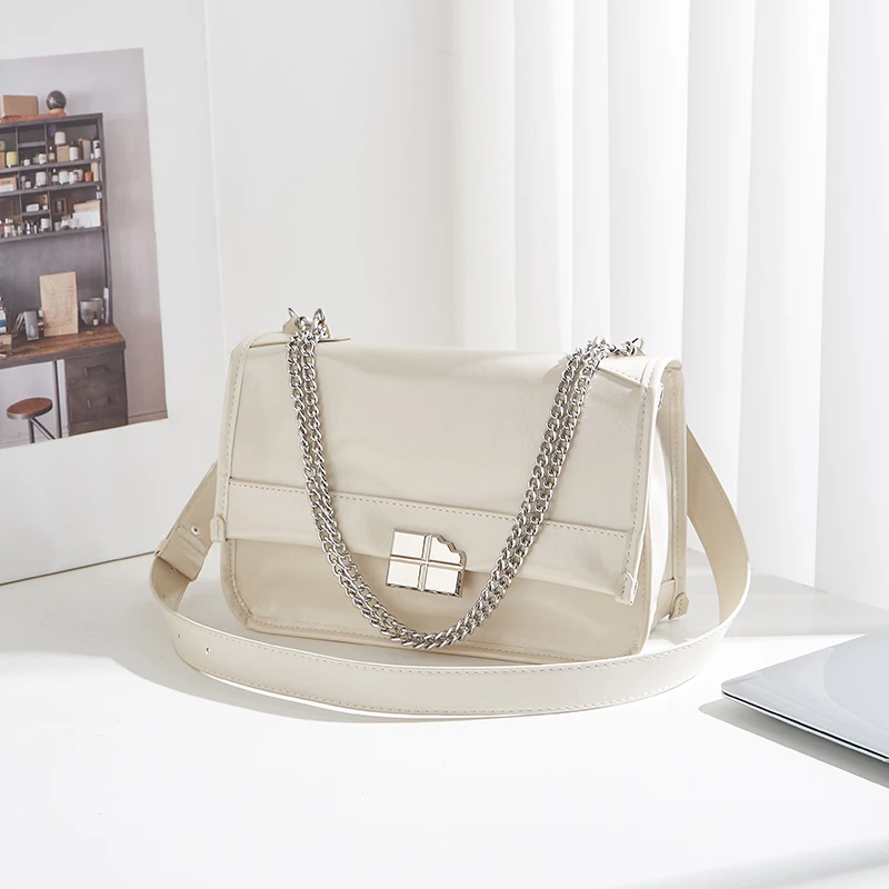 ANNMUU时尚通勤系列潮酷大容量链条设计感赫尔本黑流浪单肩斜挎包