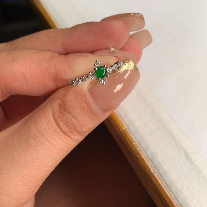 翡翠颈饰未镶嵌戒指