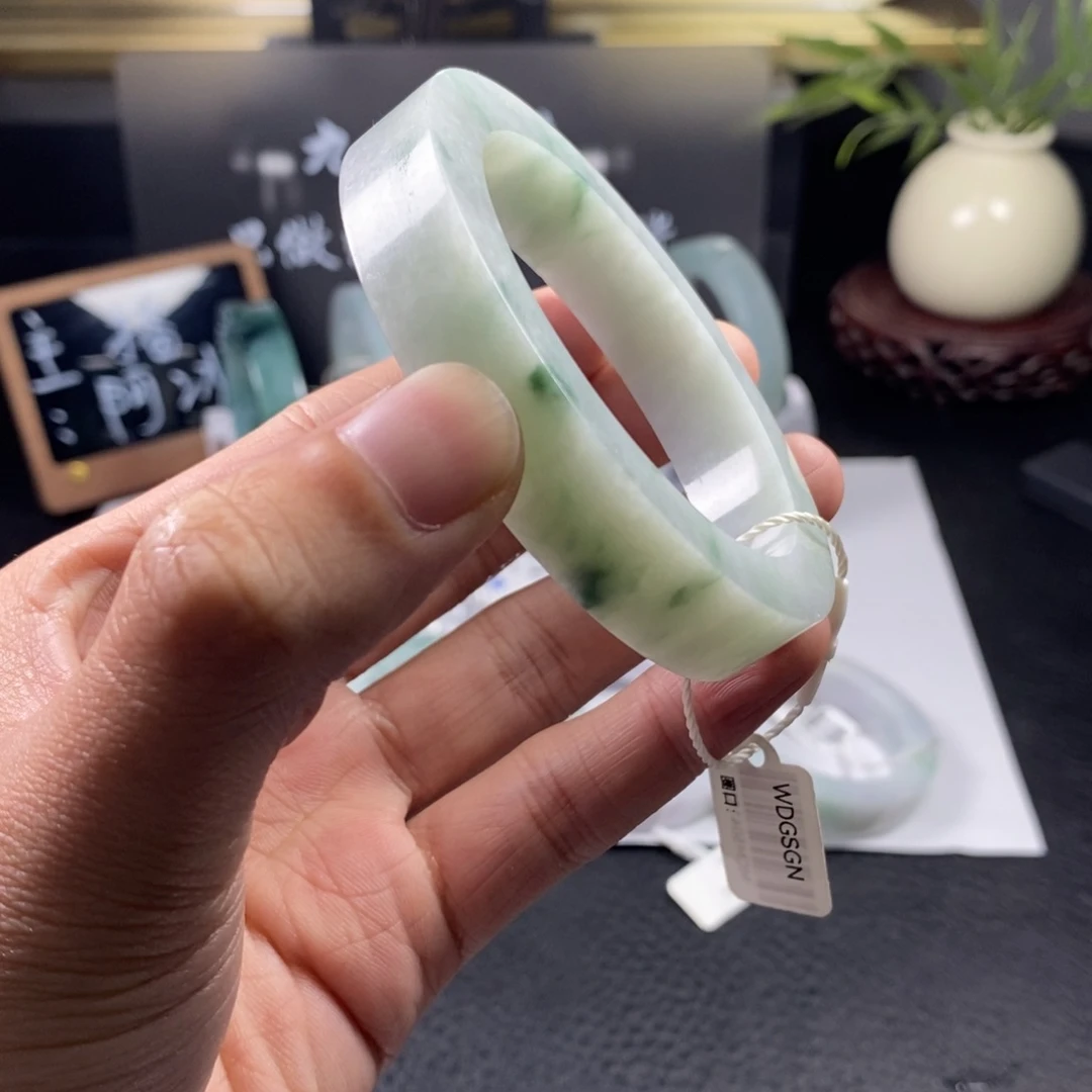 未镶嵌手镯定制翡翠