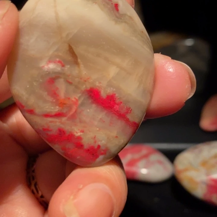 昌化鸡血石品质佳挂件