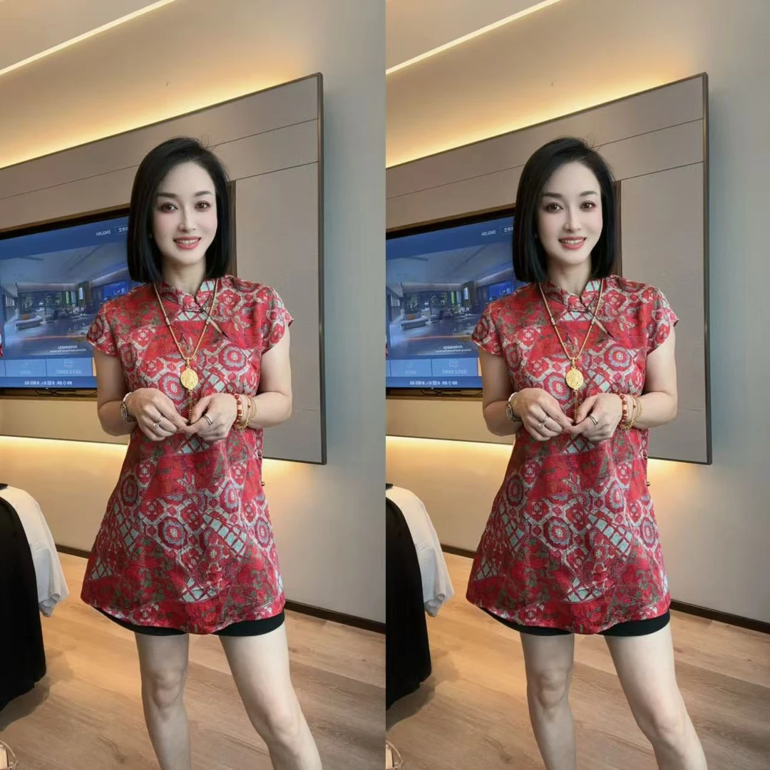 精致盘扣邂逅瑰丽提花，演绎东方优雅风情