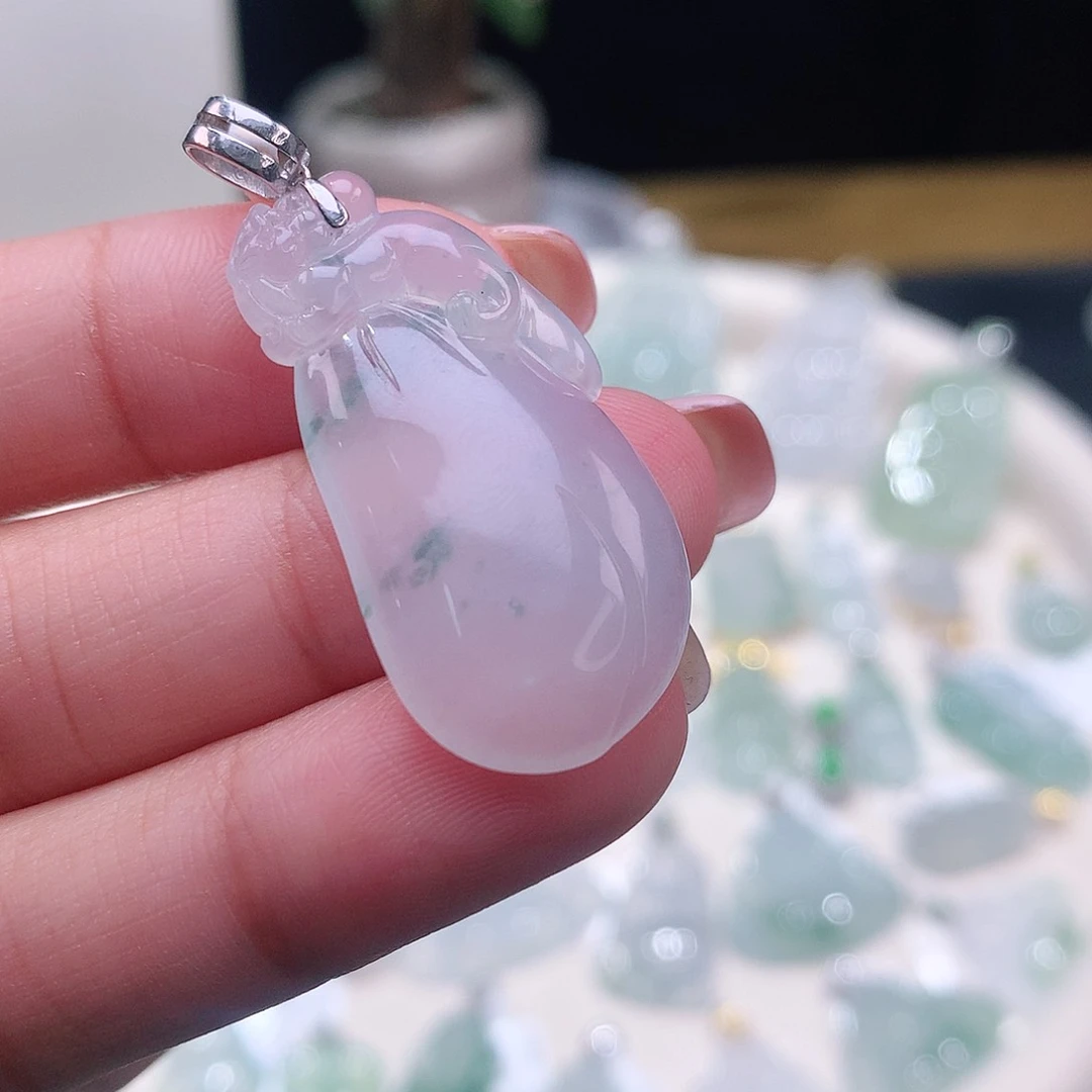 颈饰18K金镶嵌翡翠瓜