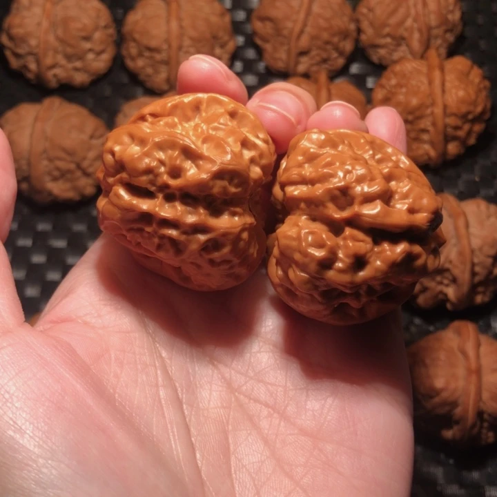 荷***色文玩核桃把件箭毒蛙