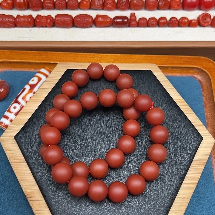 南红玛瑙未镶嵌卡12牛血红磨砂哑光圆珠手串