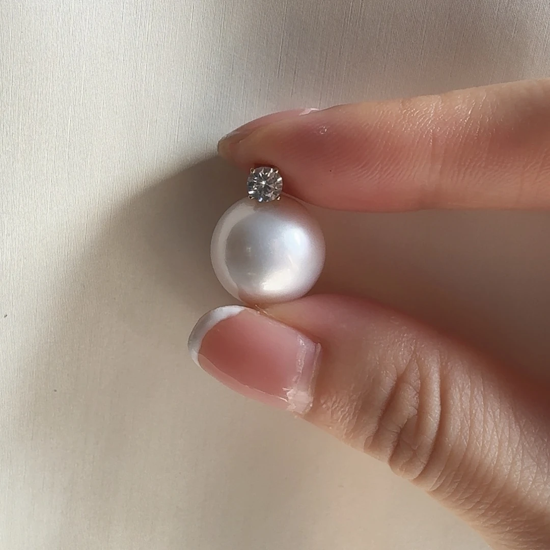 颈饰18K金镶嵌淡水珍珠13.5mm