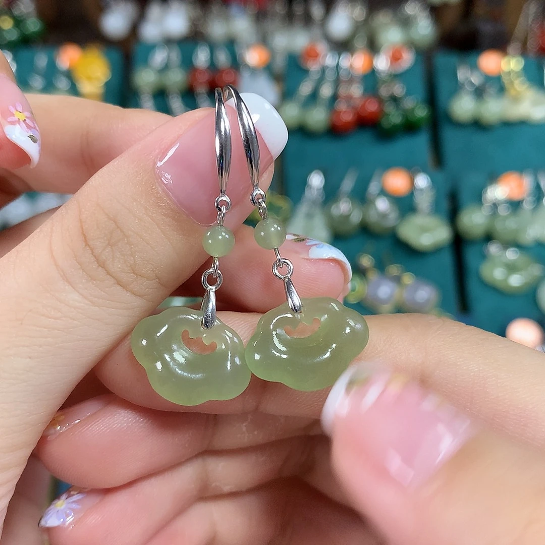 和田玉银S925镶嵌耳饰祥云如意卡16左右