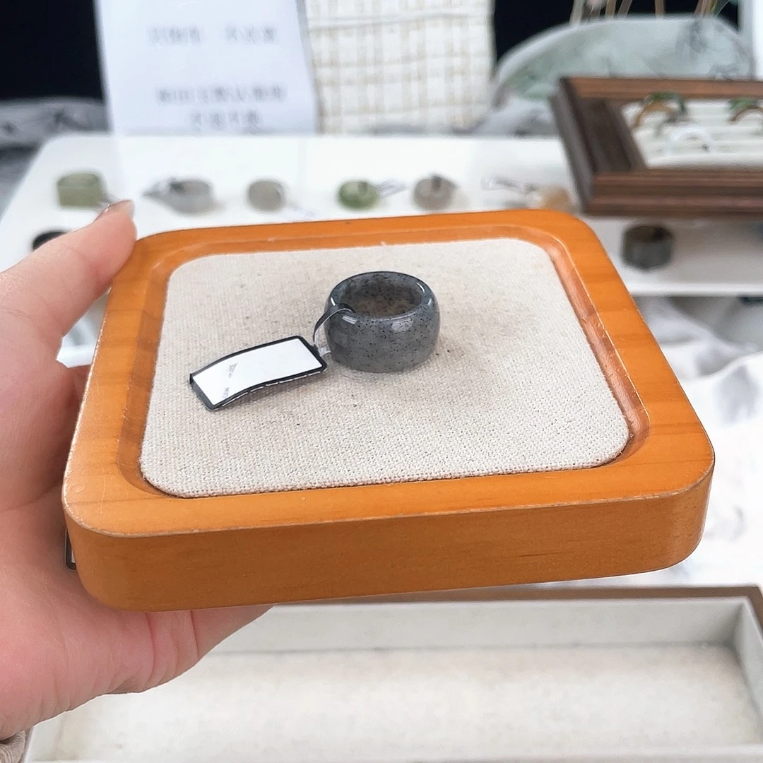 和田玉（糖玉）未镶嵌戒指q 14点墨轮胎内经17mm不支持退换