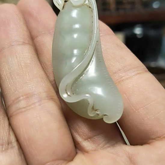 红***卫颈饰玻璃一个和田玉福豆吊坠