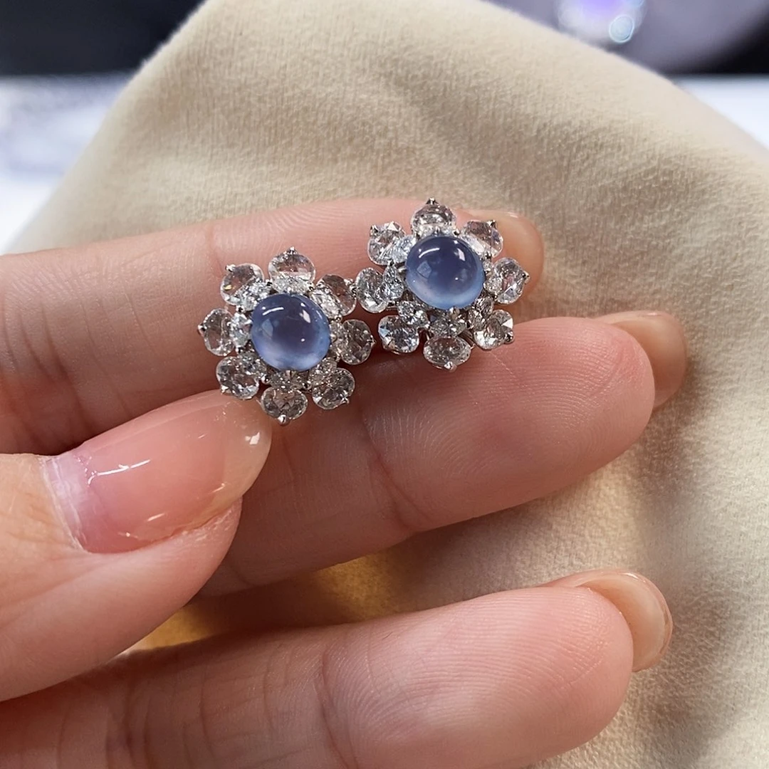 翡翠把件18K金镶嵌耳钉