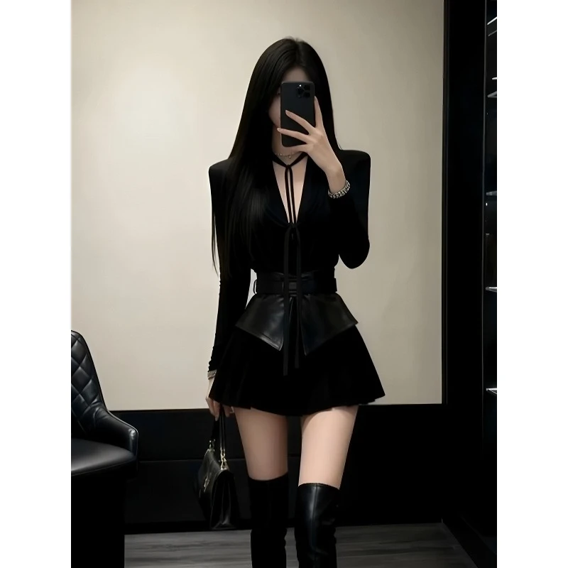 2025秋冬时尚洋气千金风显瘦黑色V领长袖设计感蓬蓬裙两件套套装