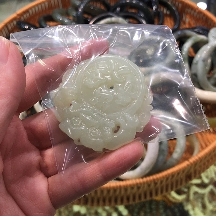 未镶嵌蛇纹石玉颈饰