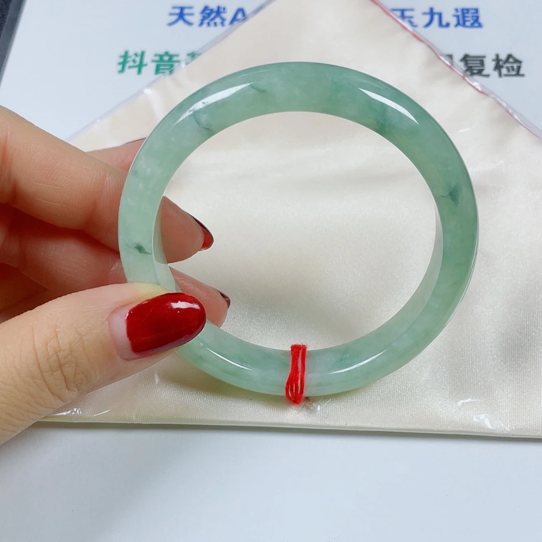 翡翠未镶嵌手镯圈口61.8宽12,4厚8.8