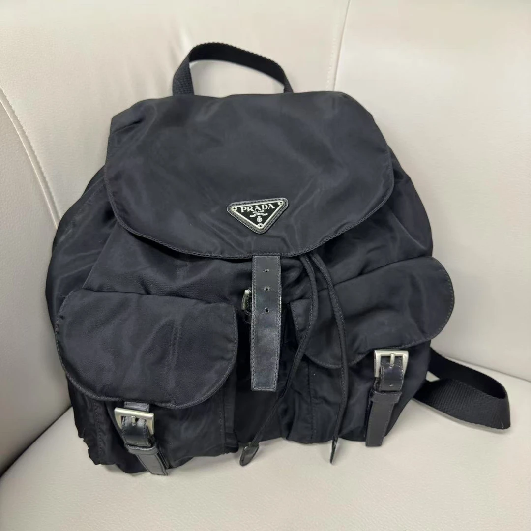 95新 Prada/普拉达 普拉达黑银尼龙双肩包