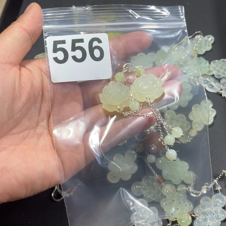 蛇纹石玉耳饰未镶嵌承*
