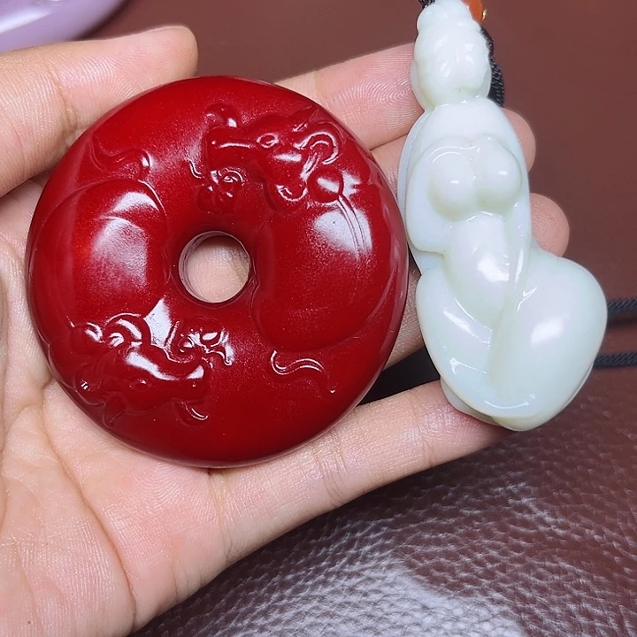 抖***轻和田玉未镶嵌颈饰