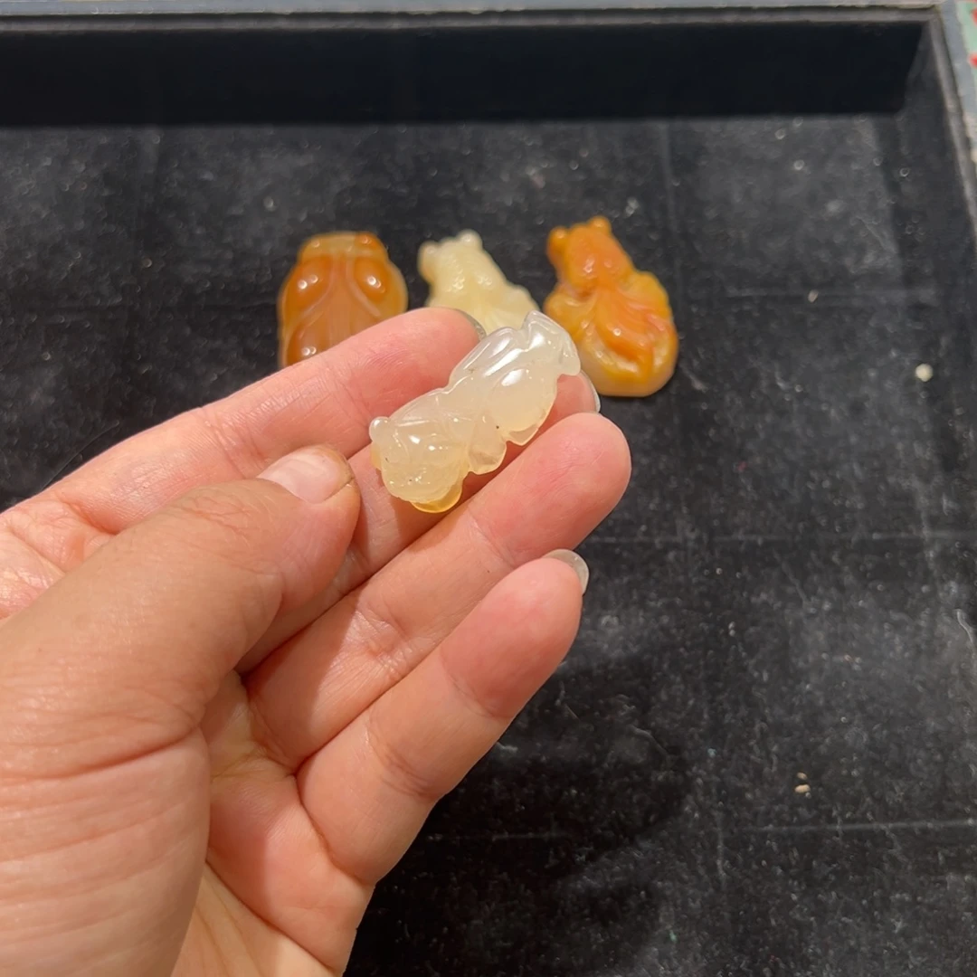 石英质玉（非洲翠）未镶嵌颈饰