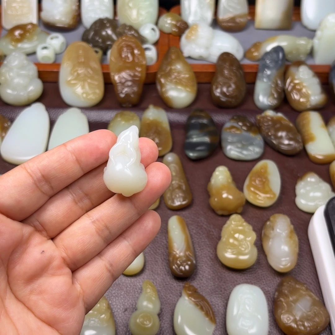 和田玉（糖玉）未镶嵌颈饰