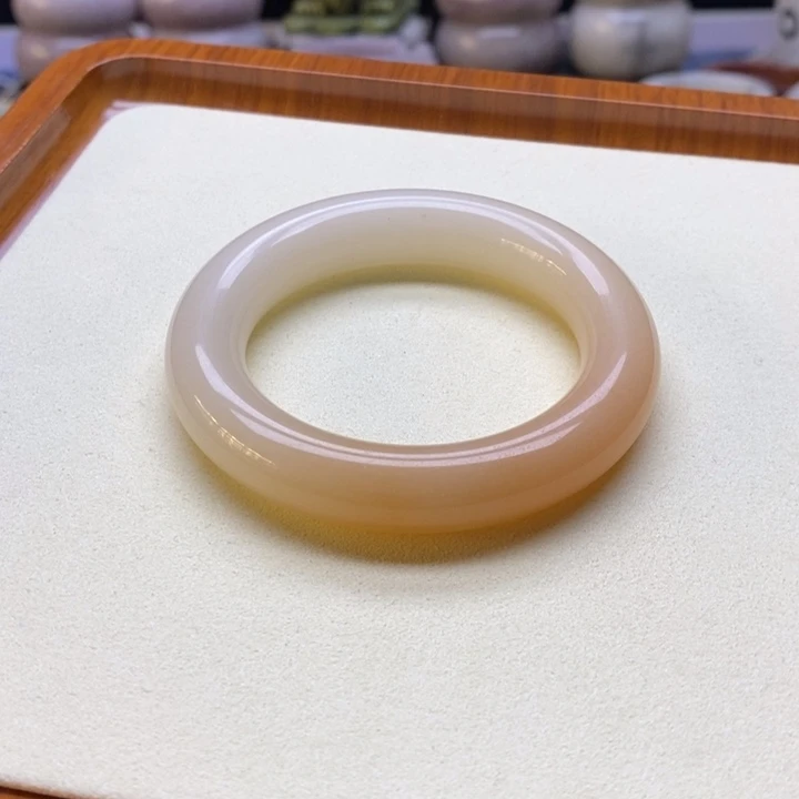 石英质玉未镶嵌手镯