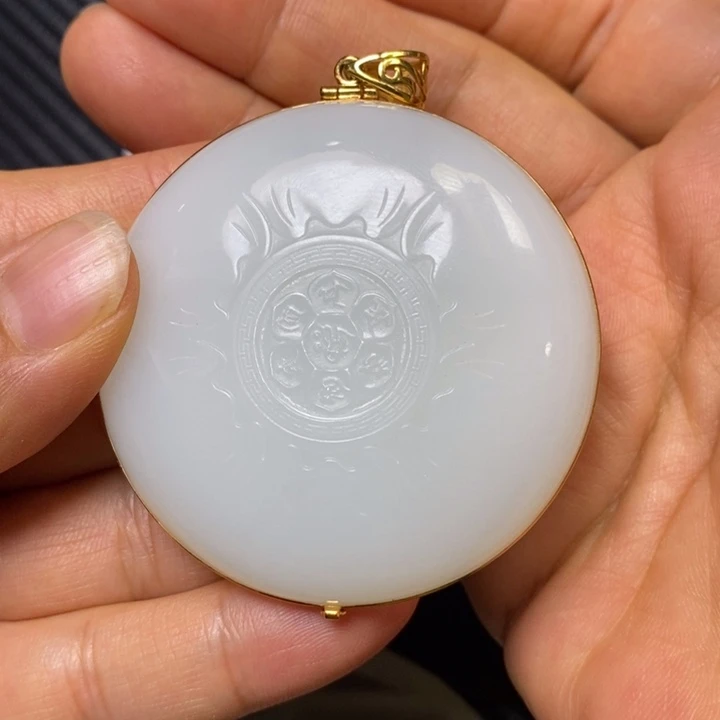 颈饰未镶嵌和田玉问*