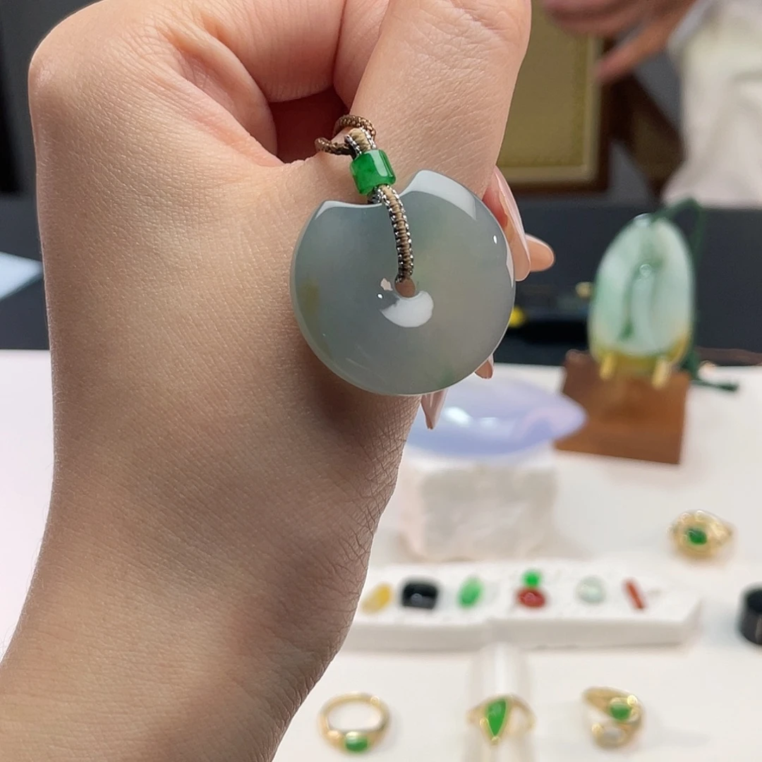 翡翠未镶嵌颈饰玉玦