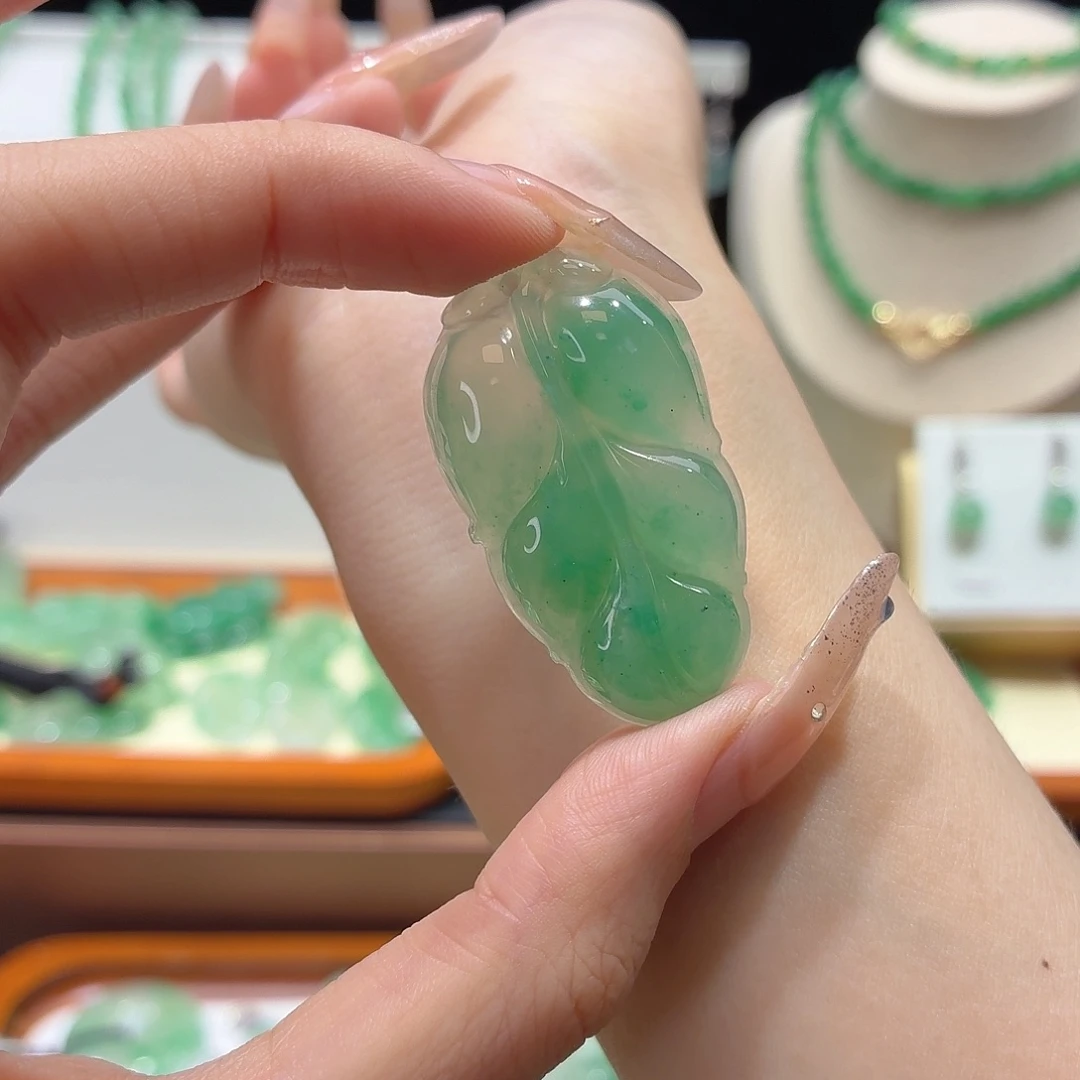 石英质玉未镶嵌颈饰