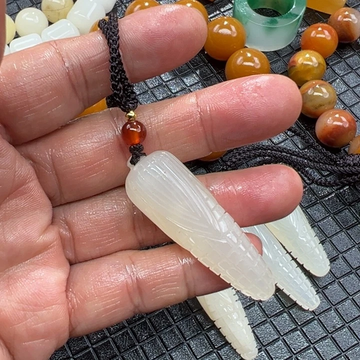 石英质玉（黄龙玉）颈饰未镶嵌