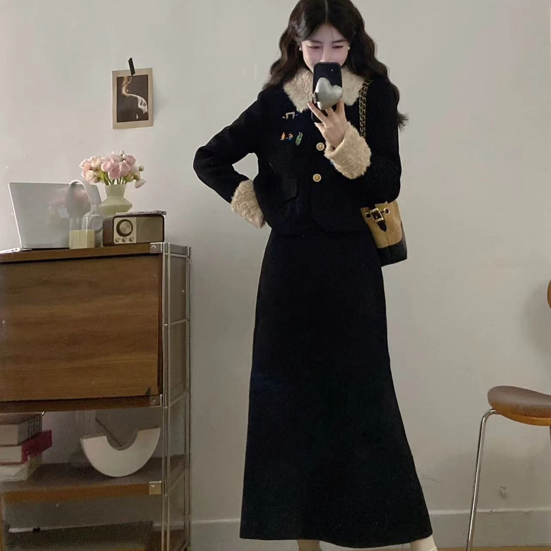 大码女装胖mm秋冬时尚撞色刺绣显瘦高级感外套加半裙两件套