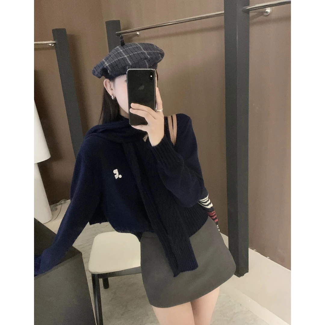 韩版慵懒风针织上衣V领刺绣配围巾短款毛衣女