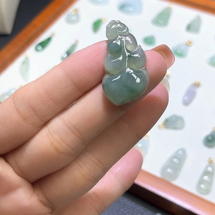 翡翠未镶嵌颈饰叶子
