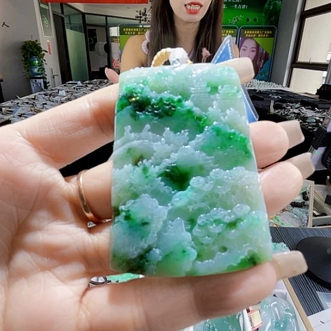 颈饰未镶嵌翡翠一个