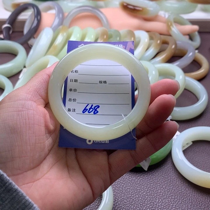 和田玉未镶嵌手镯55