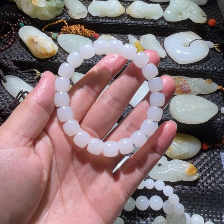 抱***拙和田玉未镶嵌吊坠(不含链)