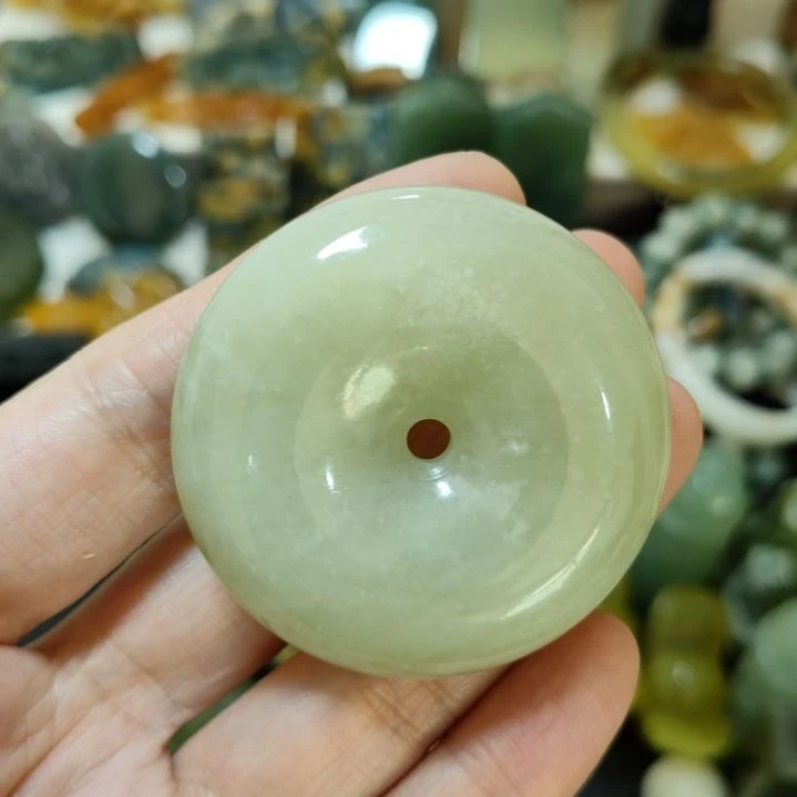 岫玉未镶嵌平安扣