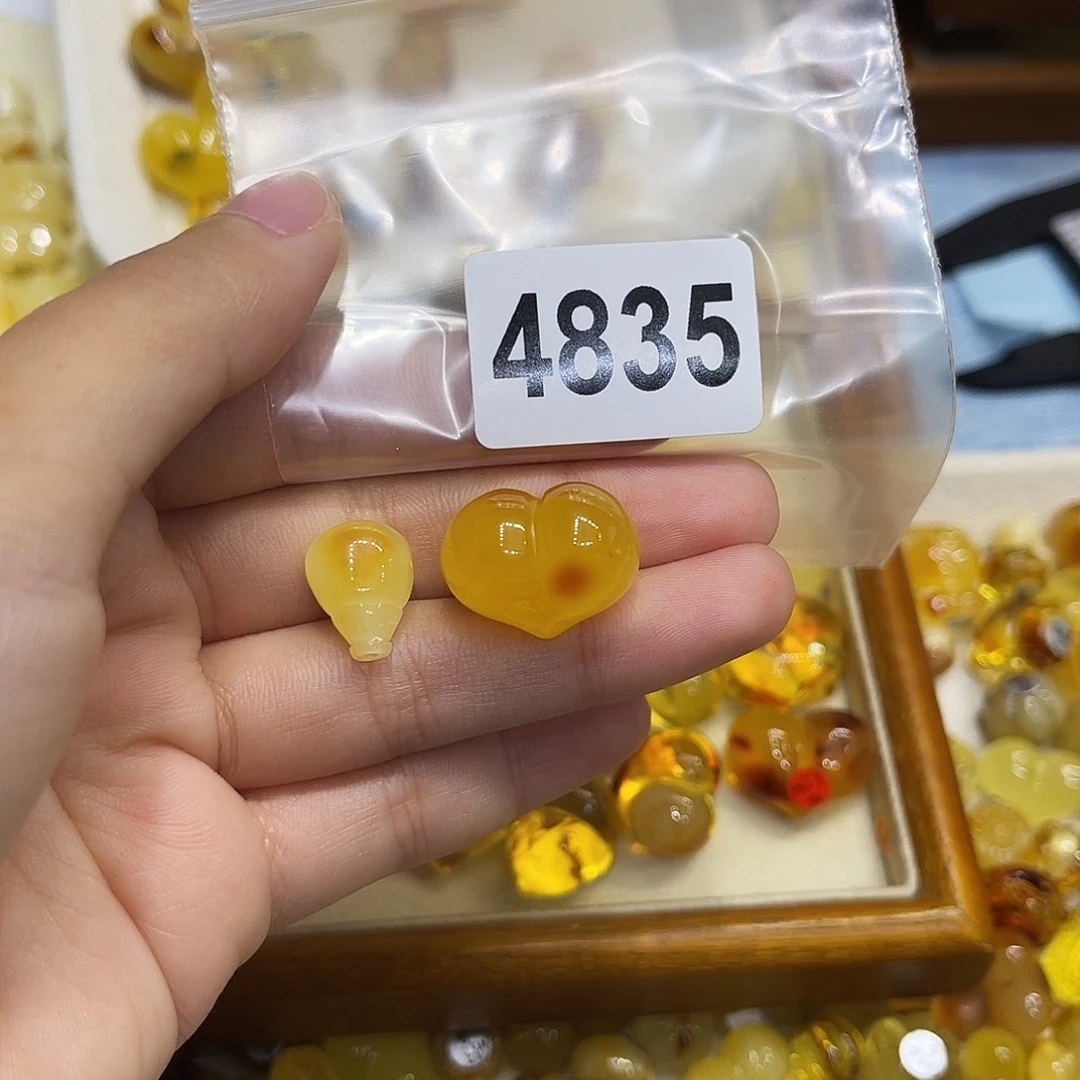 太***ゅ琥珀未镶嵌珠宝奇石